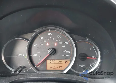 2013 Toyota Yaris L z USA, uszkodzony, nr VIN JTDJTUD34DD570833